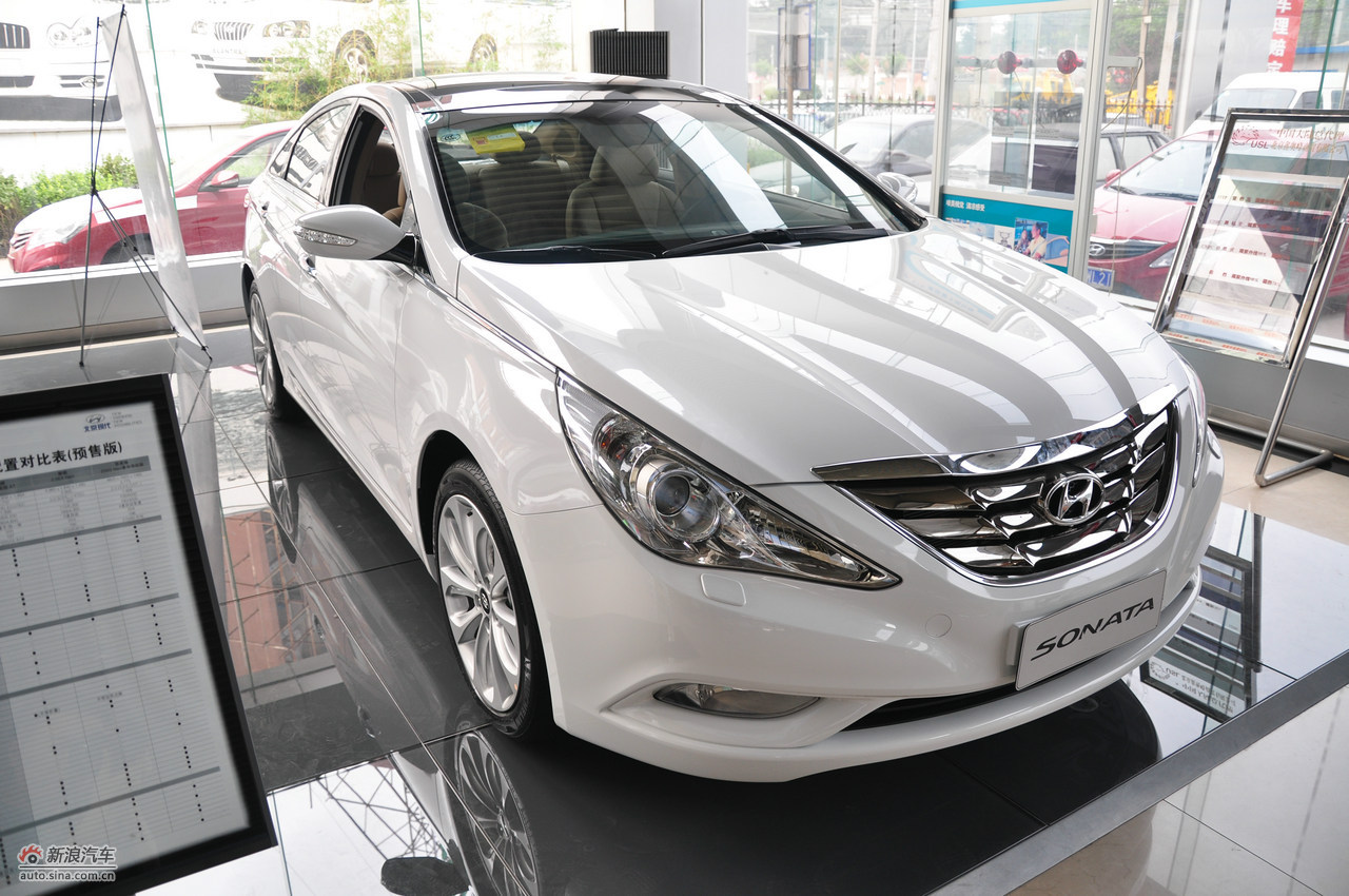 北京现代索纳塔八外观图