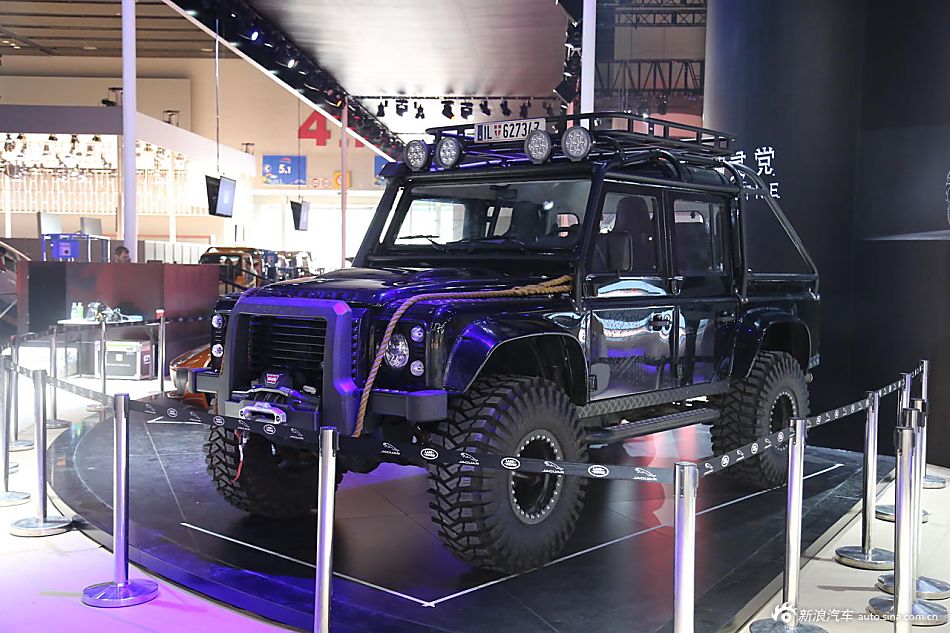 广州车展实拍007幽灵党路虎卫士