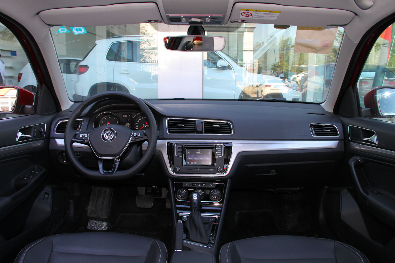 2015款朗逸1.6l自动豪华版