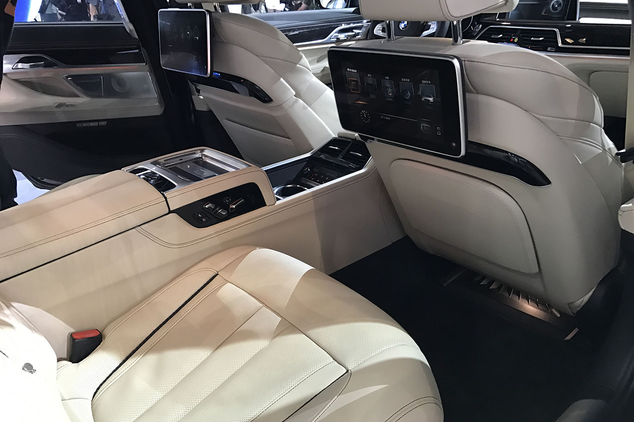 2016广州车展宝马m760li预售2668万