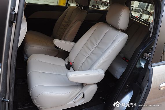 2015款马自达8 2.5L自动至尊版