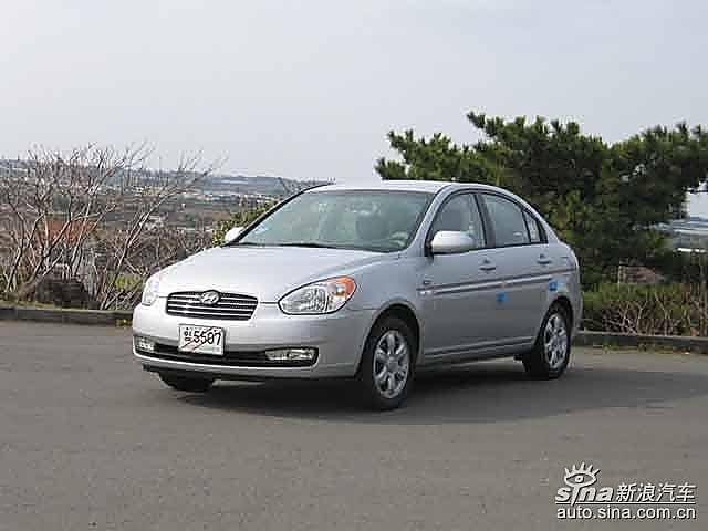 北京现代雅绅特外观