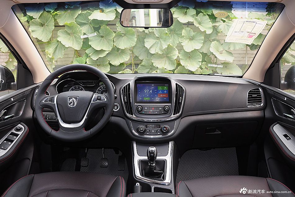 三款10万元配备定速巡航SUV