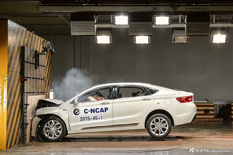 吉利博瑞正面100%重叠刚性壁障碰撞试验