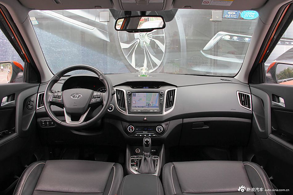 2015款北京现代ix25 2.0L自动四驱尊贵型