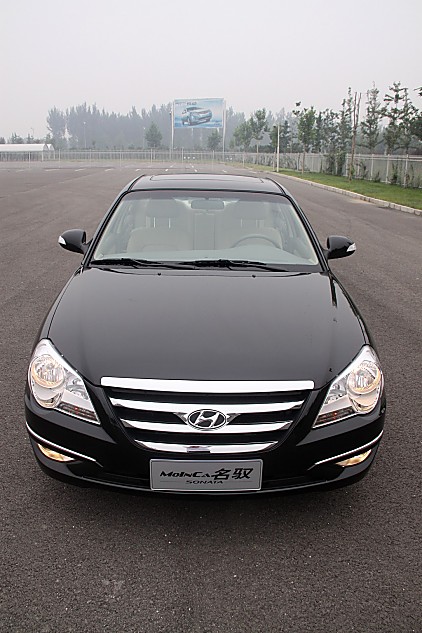 北京现代moinca名驭外观图