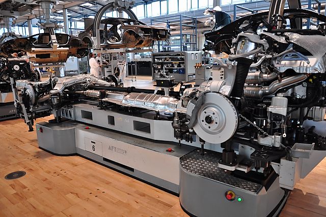 在这里,大众汽车将传统的工业化汽车制造方法和出色的手工艺完美结合