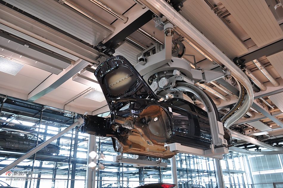 在这里,大众汽车将传统的工业化汽车制造方法和出色的手工艺完美结合