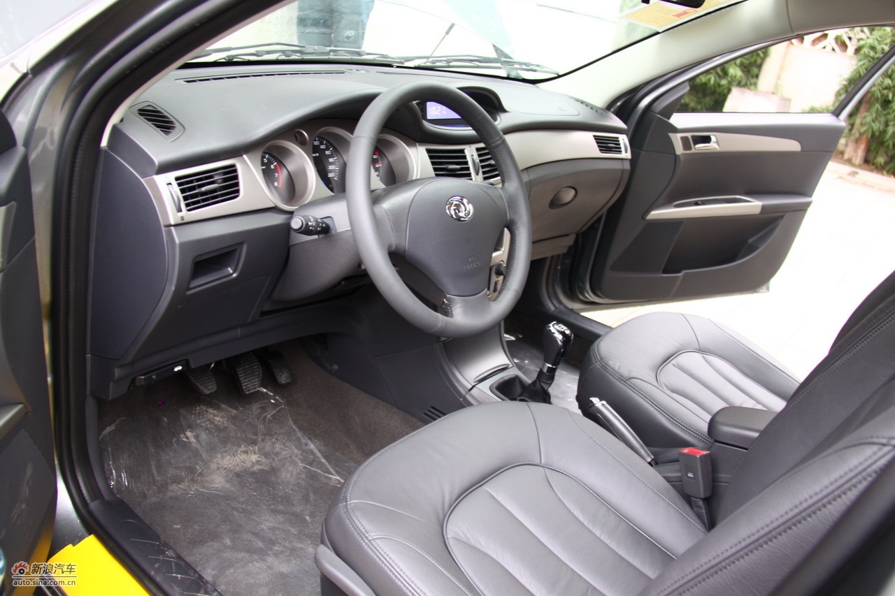 2011款风神s30内饰图