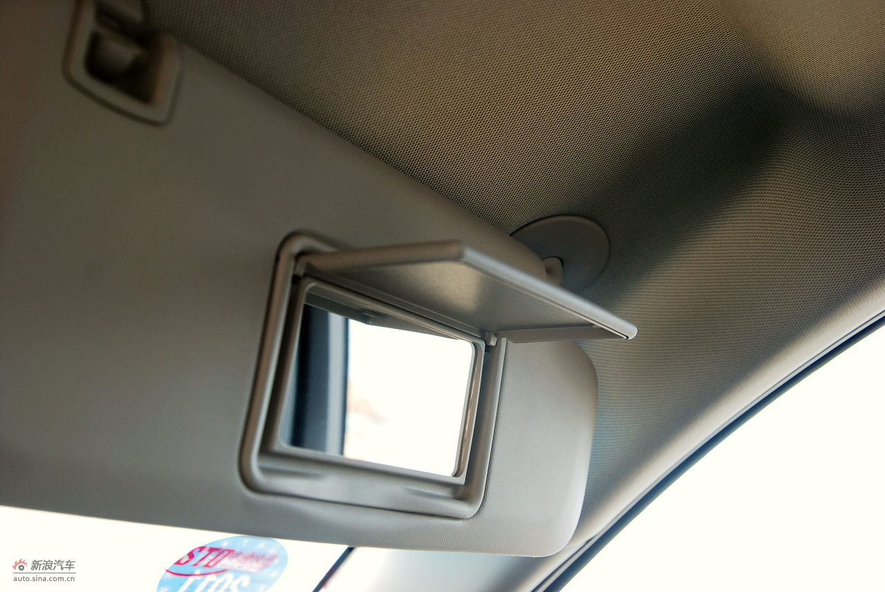 科鲁兹1.6t遮阳板化妆镜