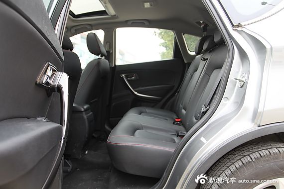 2015款奔腾X80 2.0L自动豪华型