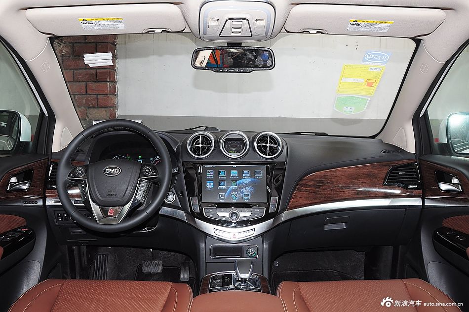 2015款比亚迪唐2.0T自动四驱旗舰型