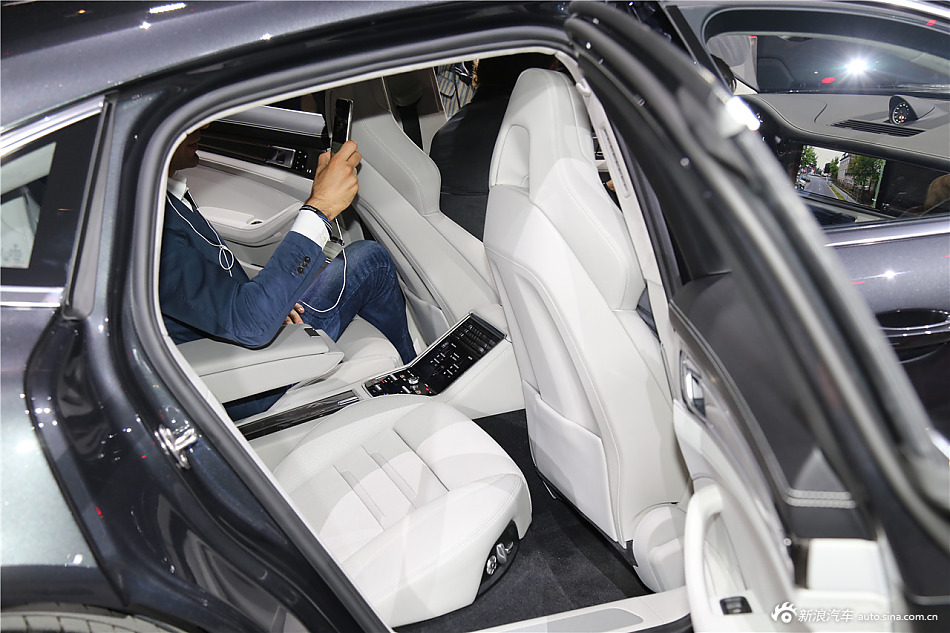 科技感爆棚.保时捷全新Panamera首发