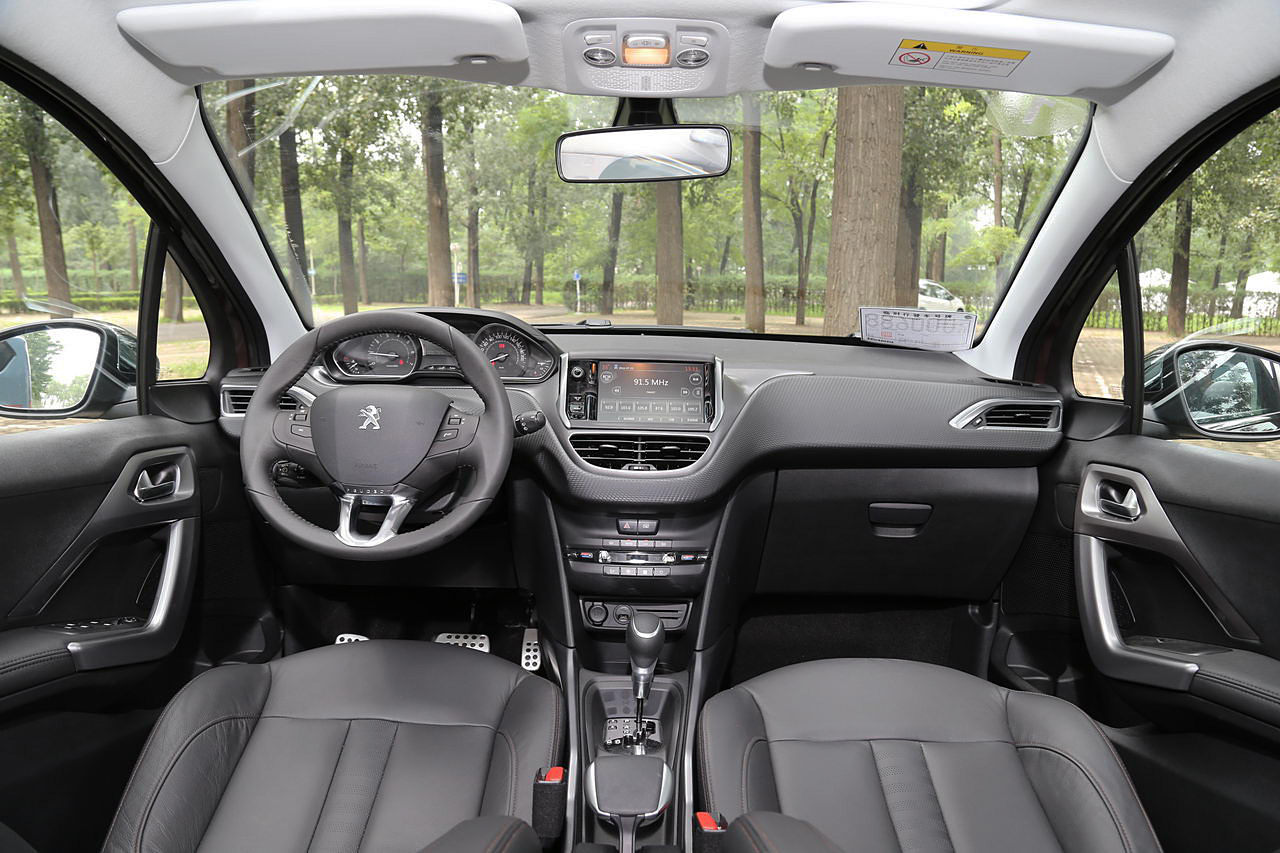 2016款标致2008 1.2thp 自动领航版