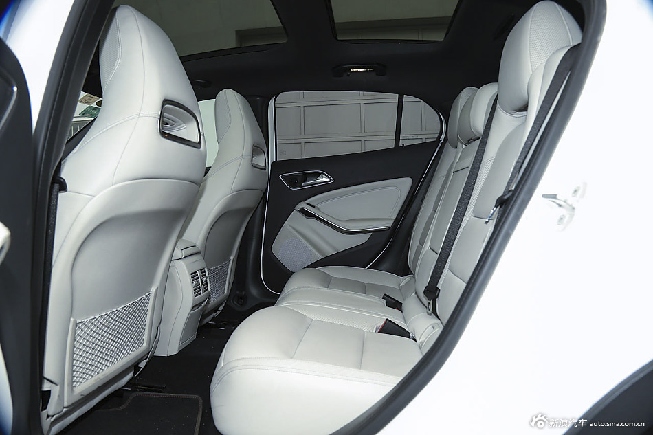 2015款奔驰GLA260 2.0T自动4MATIC 运动型