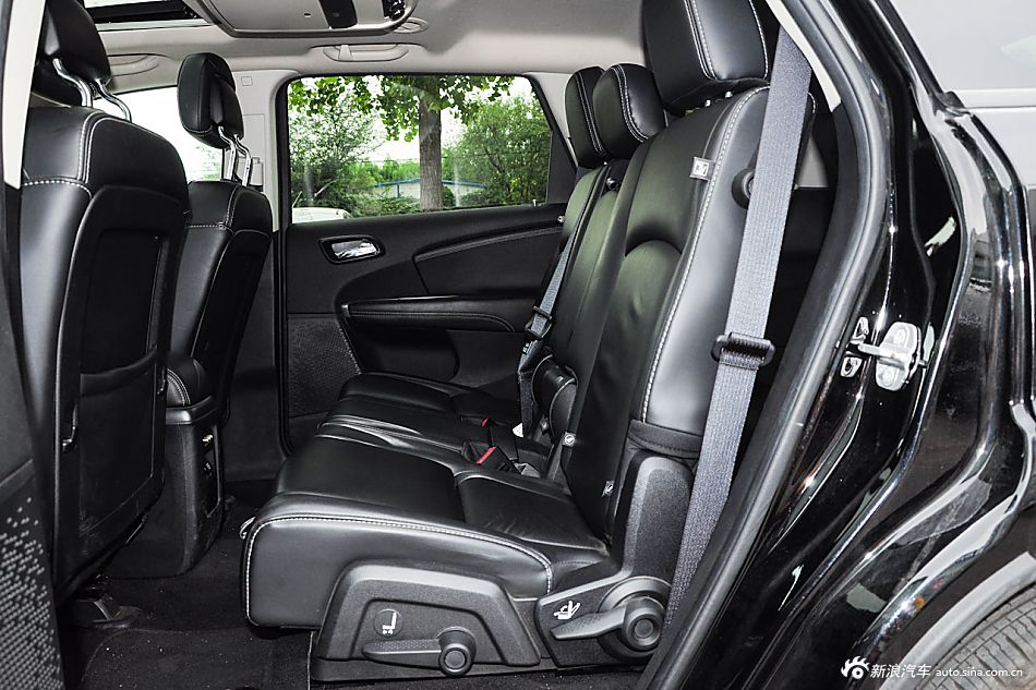 2014款酷威2.4L自动两驱旅行版