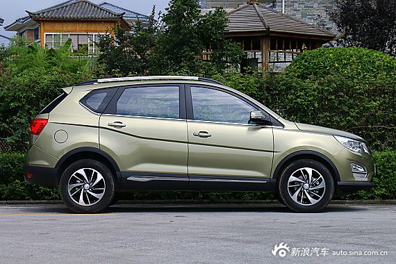 2015款 宝骏560 1.8L手动豪华型