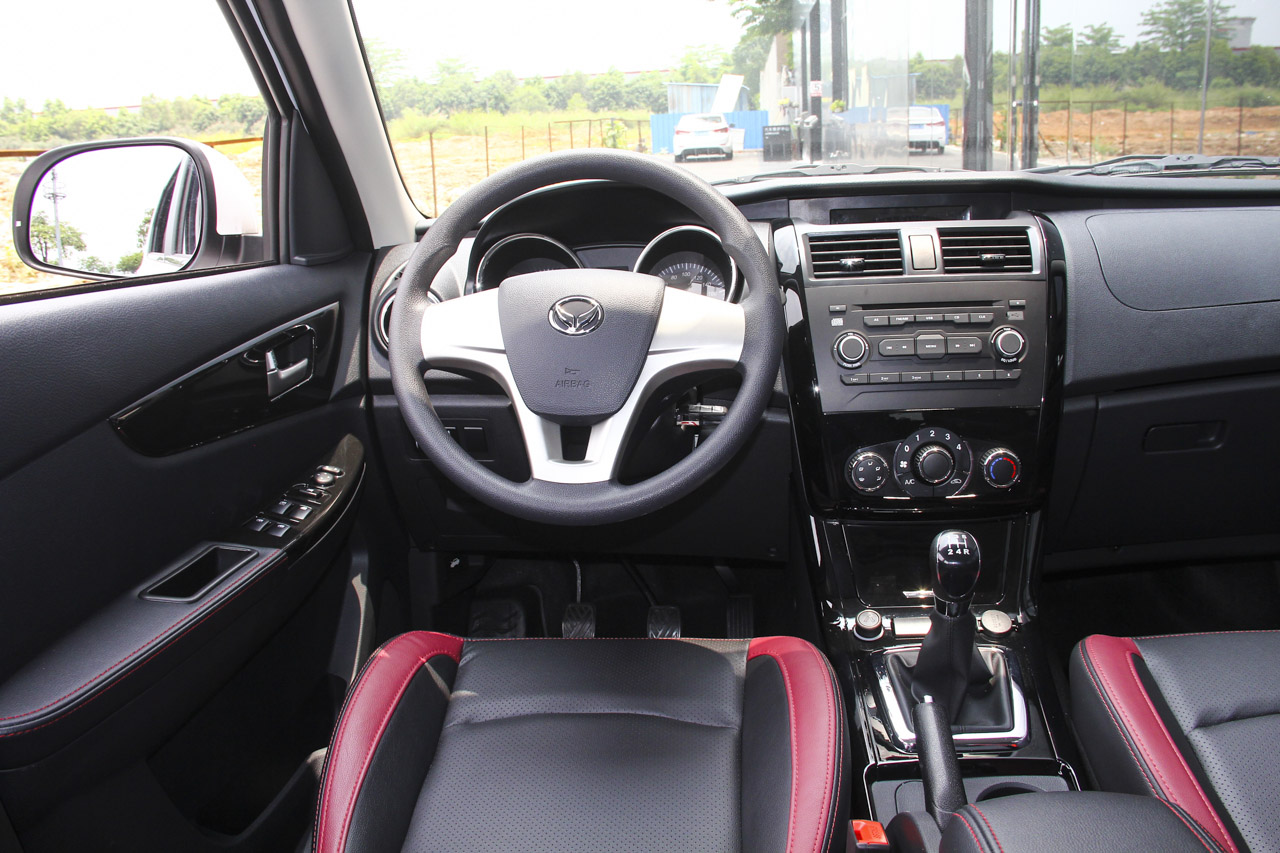 2016款北汽幻速s3 1.5l手动创业型