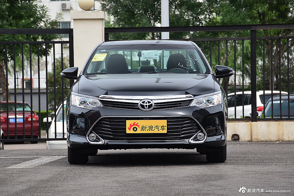 2016款凯美瑞2.0L自动十周年纪念领先版