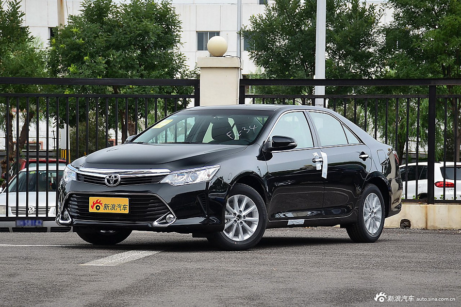 2016款凯美瑞2.0L自动十周年纪念领先版