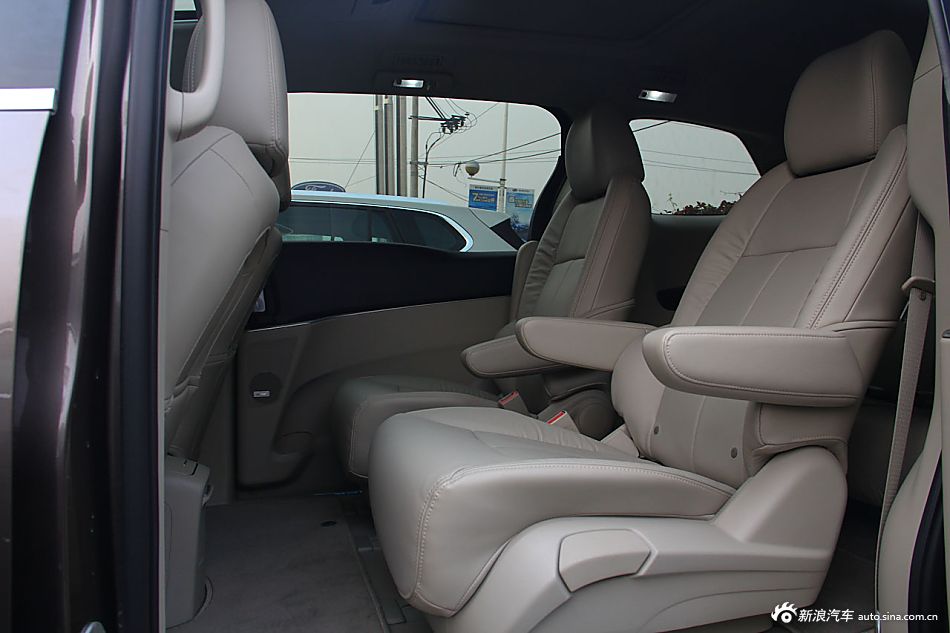 2014款GL8商务车3.0L XT豪华商务旗舰版