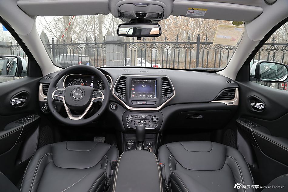 2016款自由光2.4L自动专业版+智能包