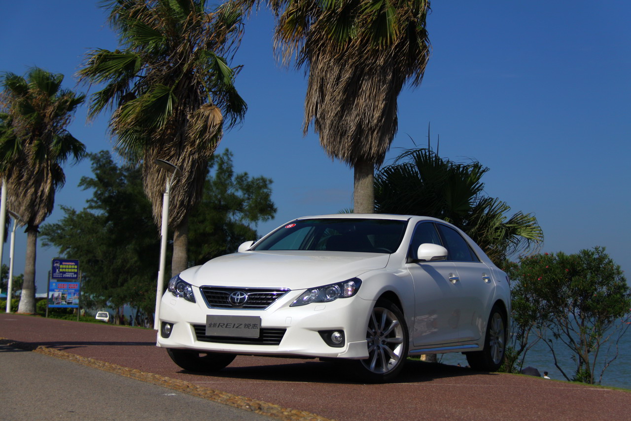 2010款锐志2.5v 风尚豪华导航版