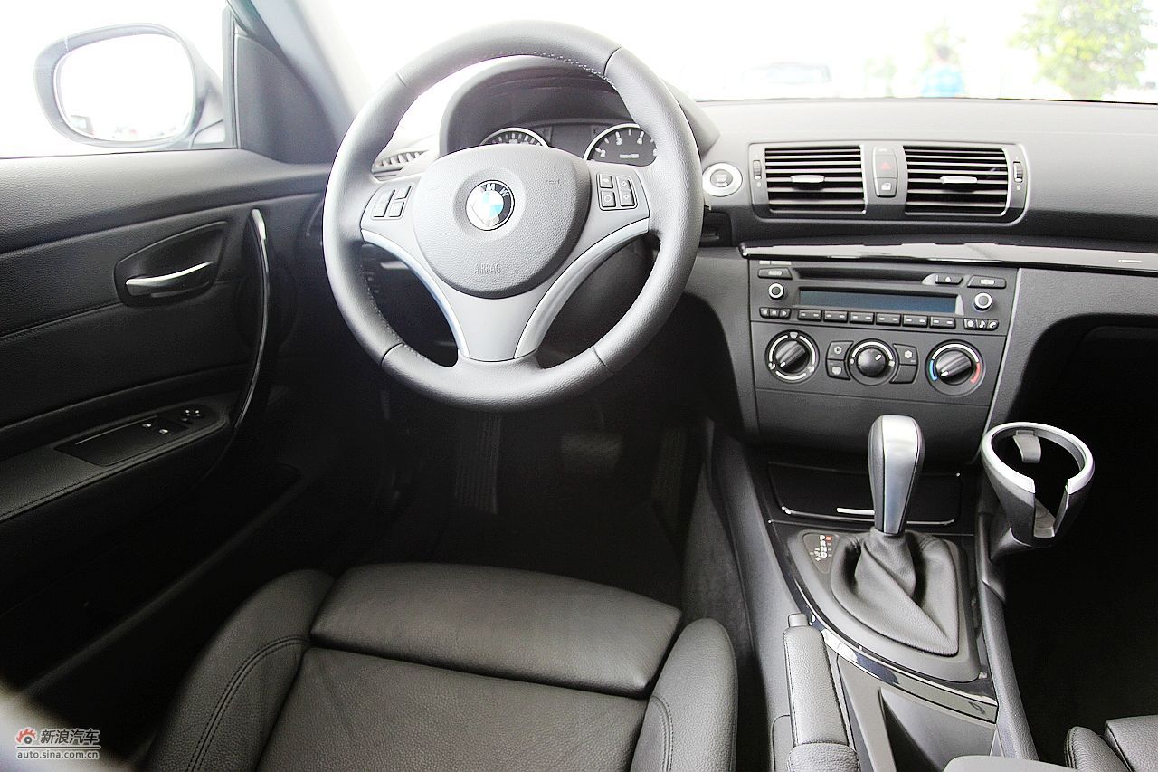 2011款宝马1系双门轿跑120i自动内饰图片