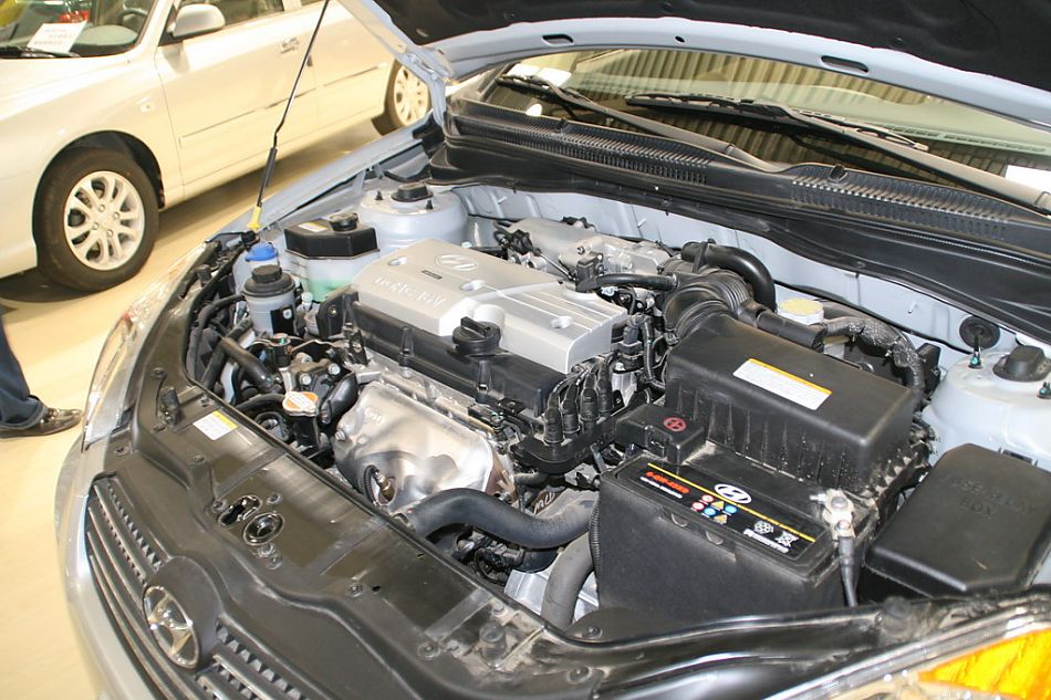 图为北京现代雅绅特发动机.