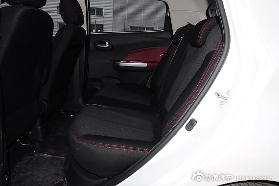 2014款奔奔1.4L手动天窗版