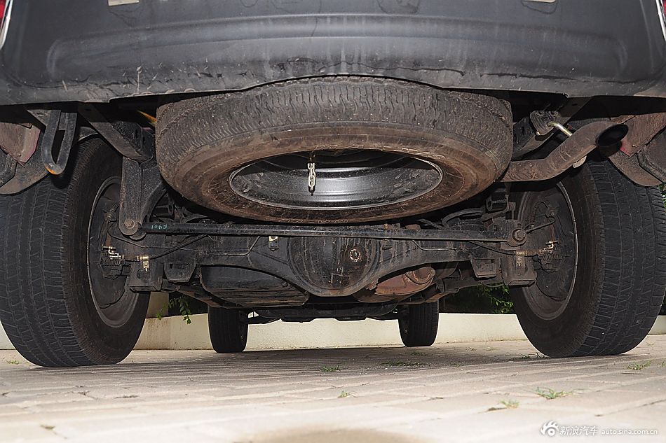 2015款陆风X8探索版2.0T汽油四驱超豪华型