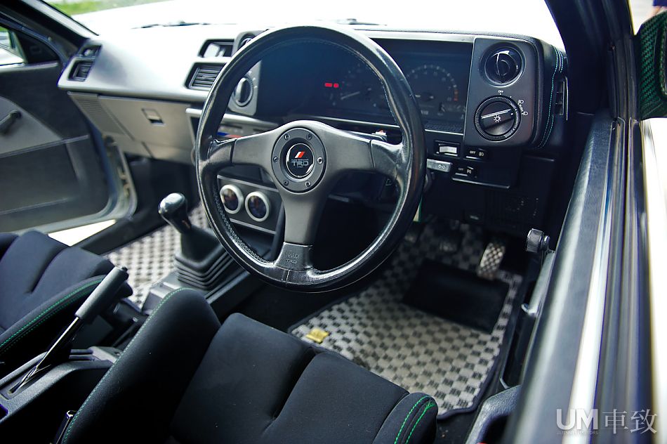 富士赛道实拍土屋圭市座驾 丰田ae86