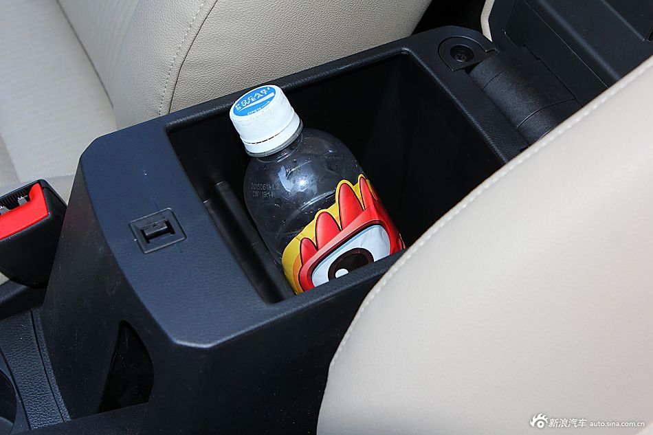 2016款奔腾B30 1.6L自动豪华型