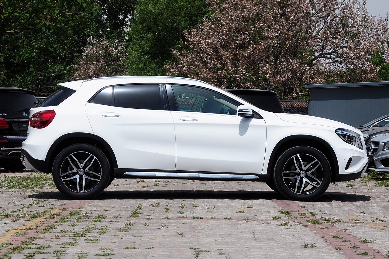 gla200奔驰价格 外观,奔驰GLA260 2015款 奔驰gla200 1.6t自动时尚型