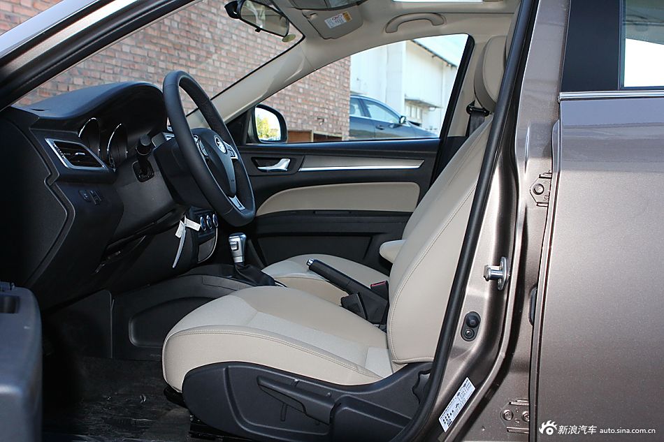 2016款奔腾B30 1.6L自动豪华型