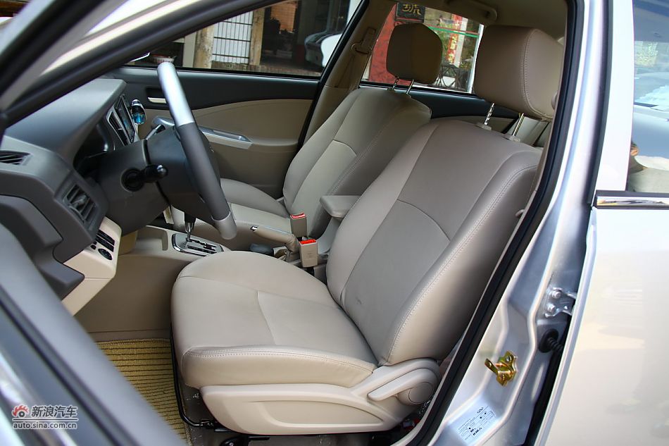 奇瑞e5座椅空间