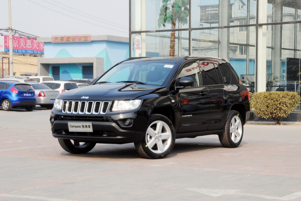 2012款指南者2.4l都市版