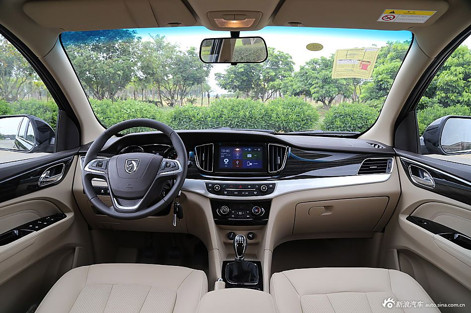 2016款宝骏730 1.5L旗舰版