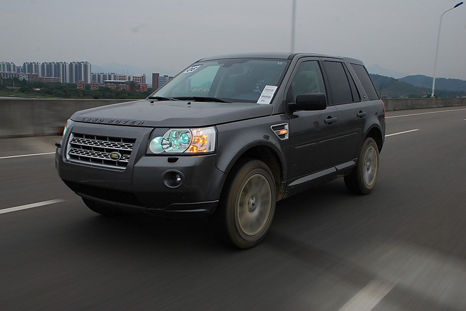 2010款路虎神行者2试车图