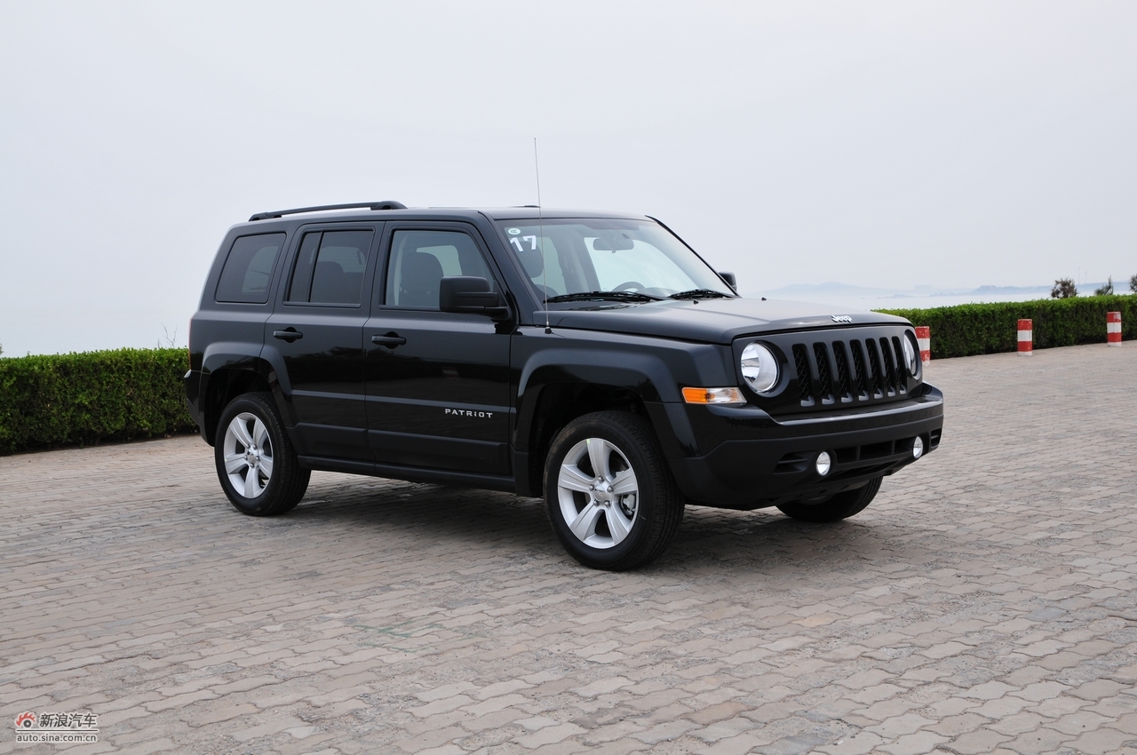 2011款jeep自由客_自由客外观图片5735995_汽车图库_新浪汽车_新浪网