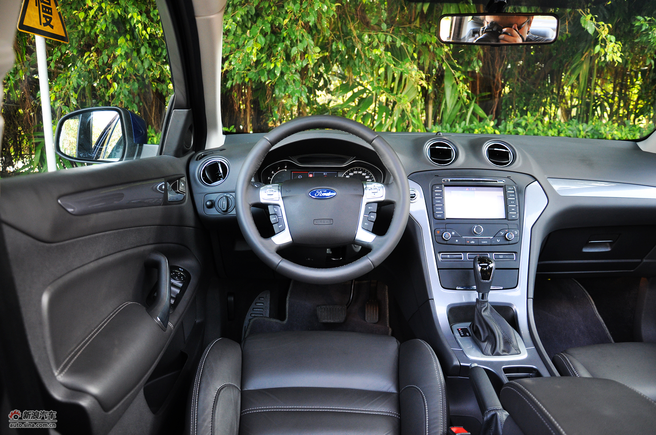 2011款蒙迪欧致胜内饰