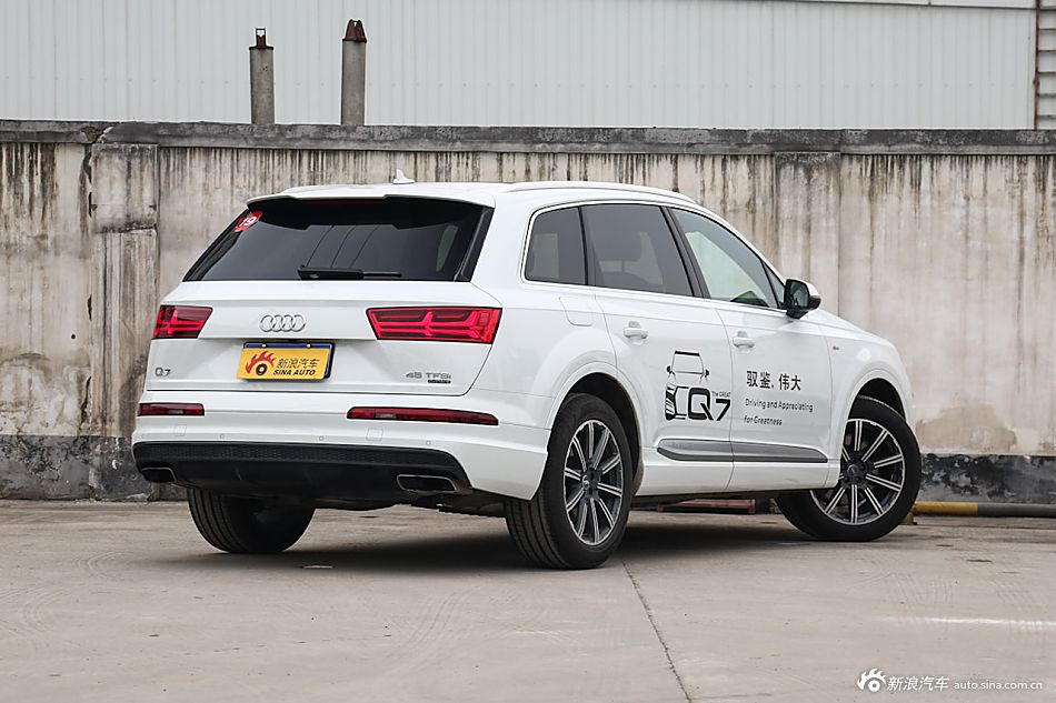 2016款奥迪Q7 3.0T自动45TFS尊贵型