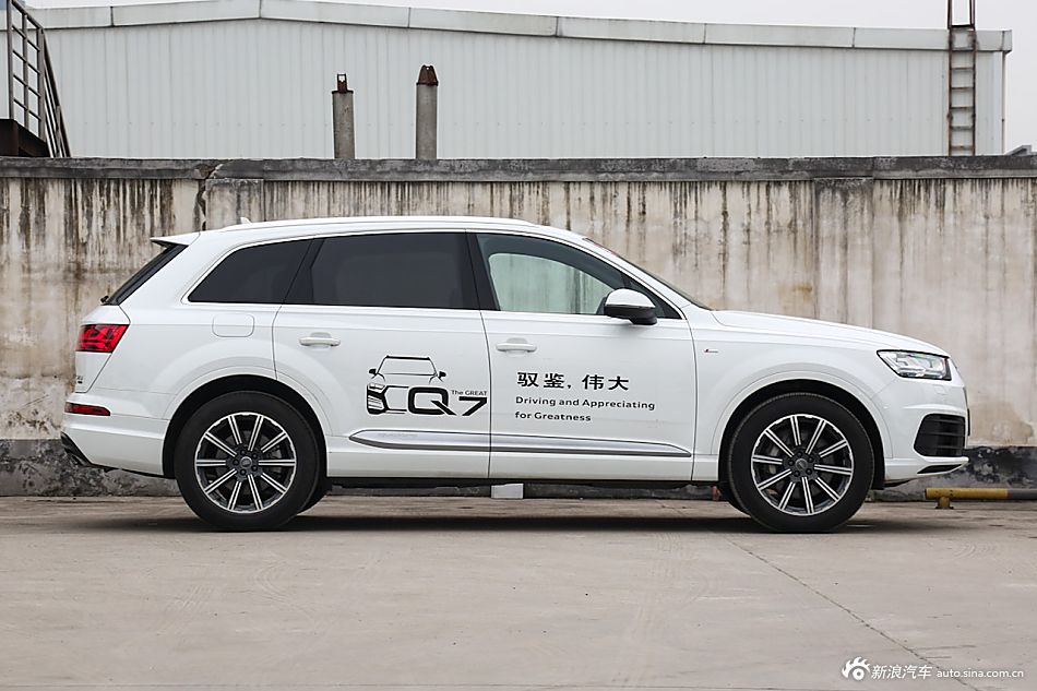 2016款奥迪Q7 3.0T自动45TFS尊贵型