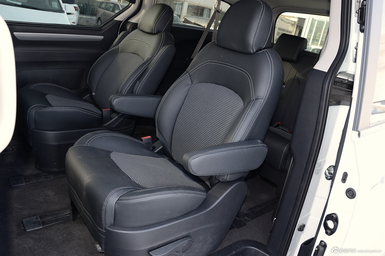 2016款上汽大通g10 2.0t自动豪华版