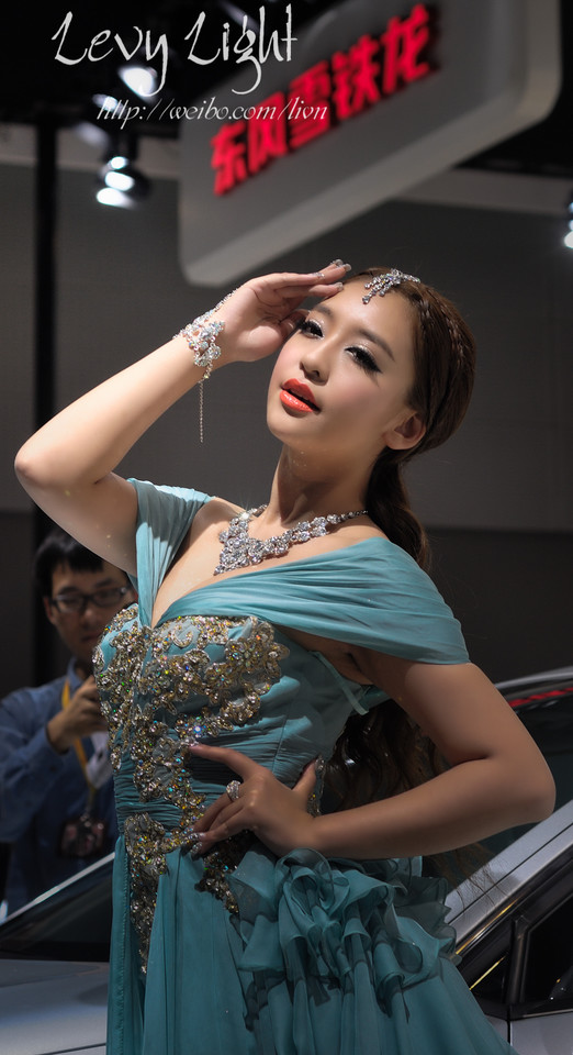 新一代宅男车模女神:曹阳