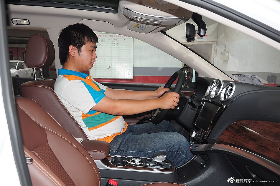 2015款比亚迪唐2.0T自动四驱旗舰型