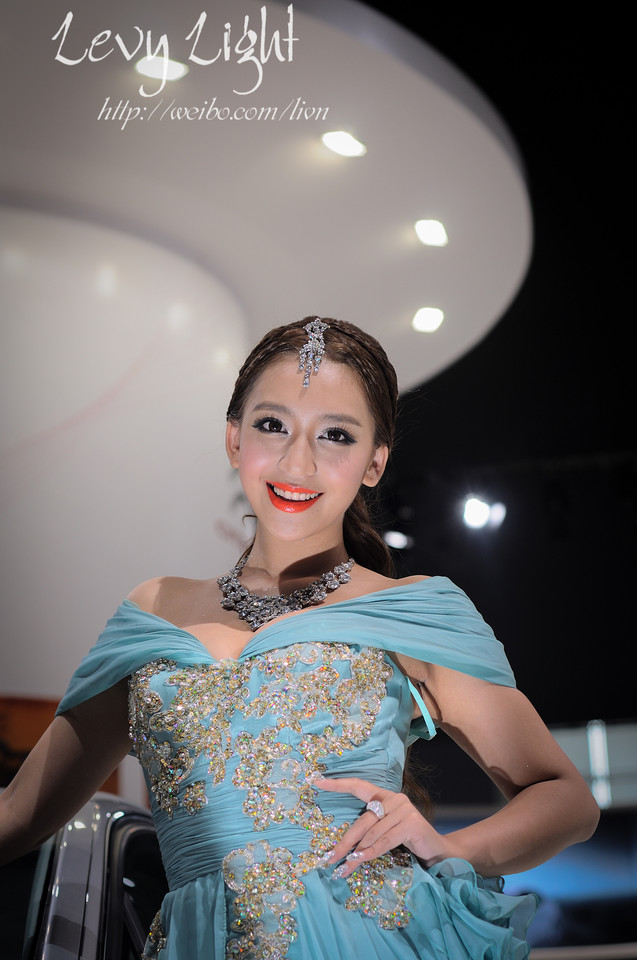 新一代宅男车模女神:曹阳