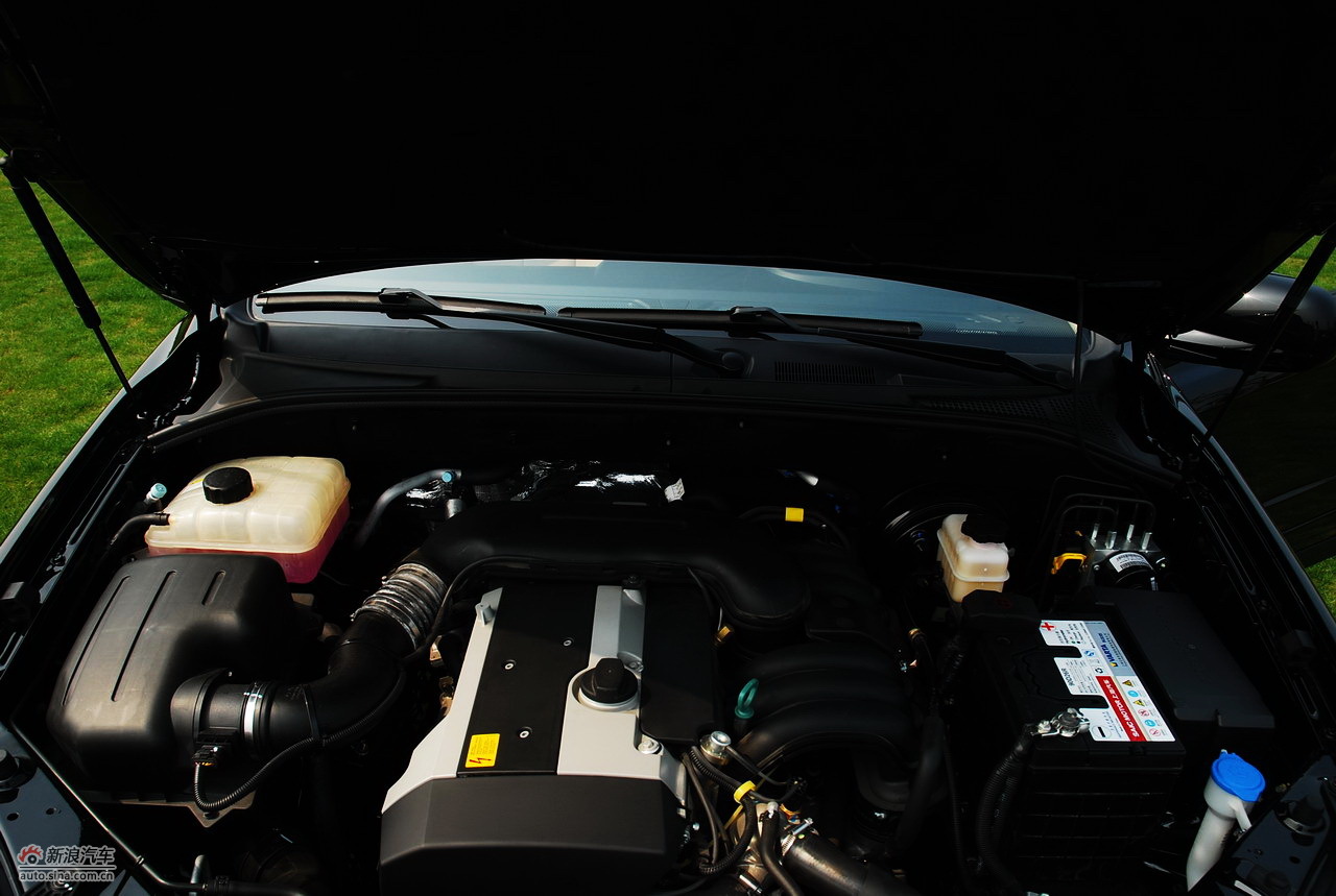 荣威w5实拍发动机舱与底盘