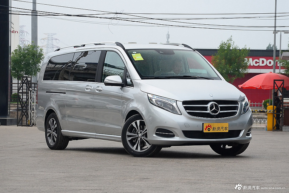 2016款奔驰V级 V260 2.0T自动尊贵加长版
