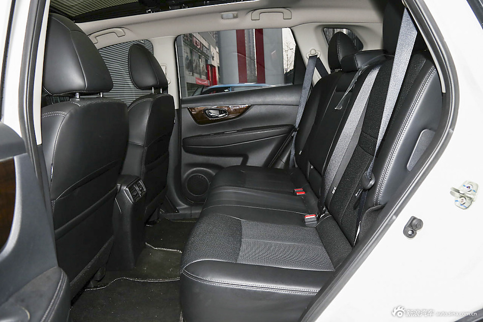 2014款奇骏2.5L自动XV NAVI四驱至尊版